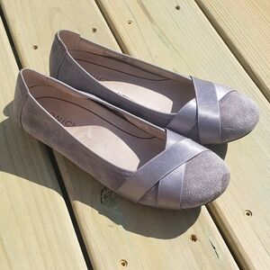 Vionic Maria Grey Flat Size 9.5